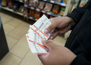 How winning record $2 billion Powerball jackpot could still lead to bankruptcy