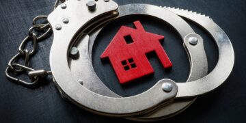 Does anyone go to prison for federal mortgage fraud? Not many, the numbers suggest